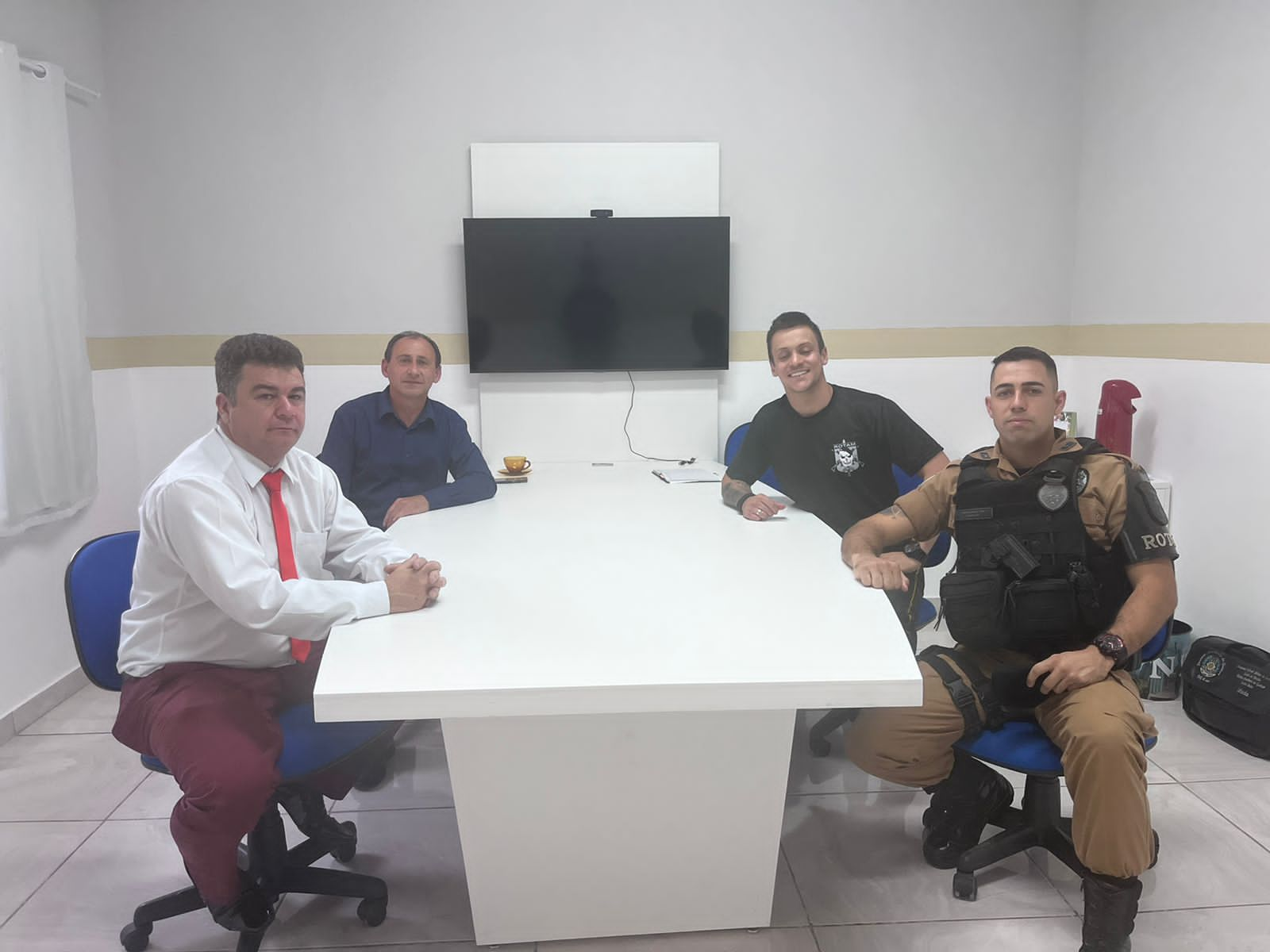 AMECIM recebeu equipe da ROTAM