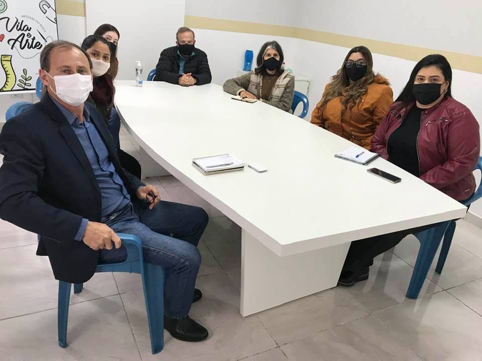 Reunião com a coordenação do CEMEI GIRASSOL, Secretaria de Educação e representantes do Alpha Ajuda.